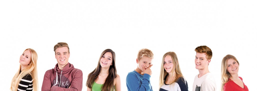 Gruppe Teenager In Der Reihe - LearnSolution